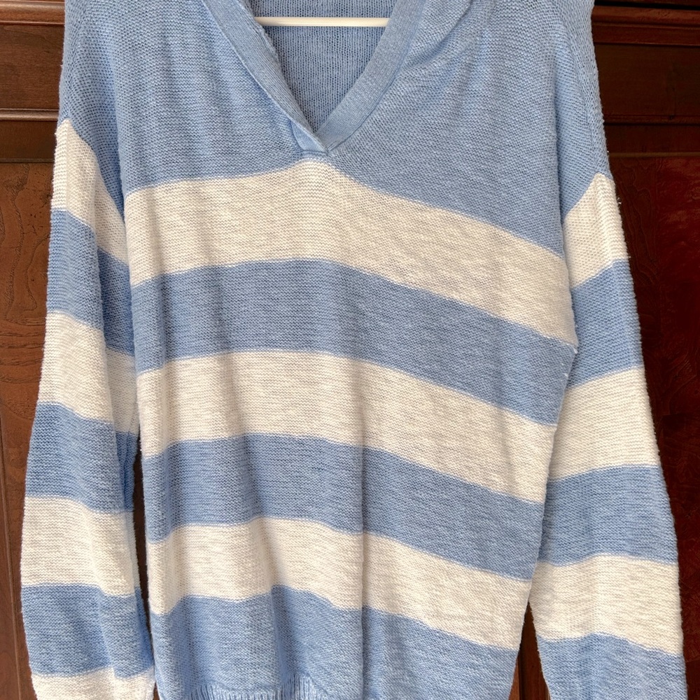 Like new hooded Loft sweater.